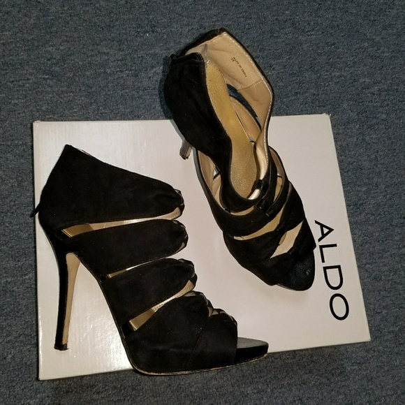 Sandals - Picture 1 of 3